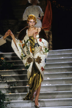 lastfashionhero:  Christian Dior Spring 1998 Haute Couture 