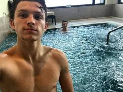 ggafterhours:  Gay Geek Crush: TOM HOLLAND ~ Ravyn