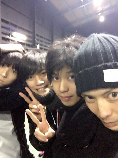 hakumyu:  More shots of the Shinsengumi Kitan cast celebrating their last practice and Shouhei-kunâ€™s birthday from Matsuda Gakuâ€™s and Higashi Keisukeâ€™s blogs. 