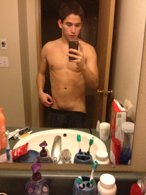 thecircumcisedmaleobsession:  25 year old straight guy from Pullman, WA