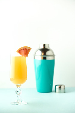 guardians-of-the-food:  Grapefruit juice and sparkling wine make