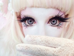 mintxmint:  Emilias make-up was amazing!  
