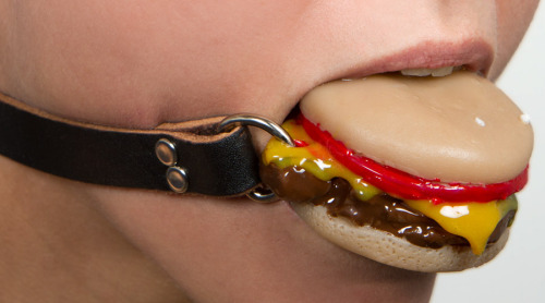 heyepiphora:  Silencing Slider Cheeseburger Ball Gag by Gorge Ohwell. It’s even 100% silicone. HELL YES! 