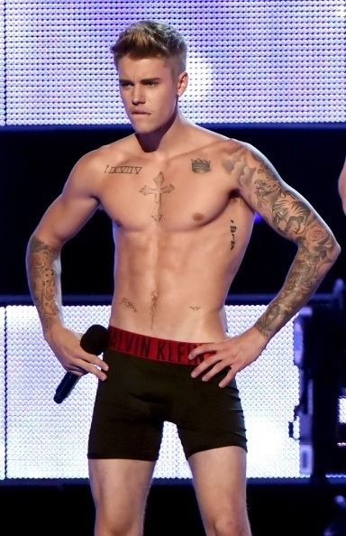 waistbandboy: Justin Bieber strips down to his black Calvin Klein boxerbriefs on Sept 9th 2014 at Fashion Rocks show!! I flippin’ LOVE it!! must have been hard on him to hear all those ‘boo’s’ 