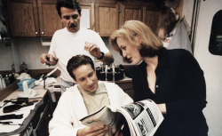 evilnol6:  .David Duchovny and Gillian Anderson during the filming