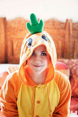 shesjustanotherlesbian:  Hannah Hart, in a carrot onesie.  OMG…