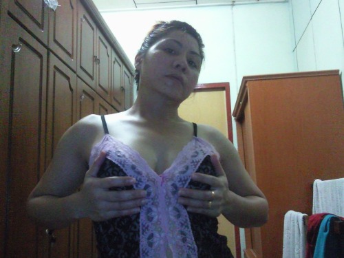 kerandut:  Oh Kak Mas, aku merinduimu #milf melayu  Kak Mas muke berminyak.. Horny..