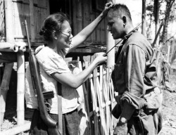 Captain Nieves Fernandez shows to an American soldier how she