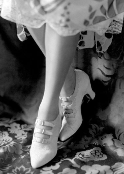 aggiephile:  1920’s Strapped Shoes 