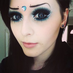 ears-will-bleed:  I felt like a mermaid with this makeup on hehe