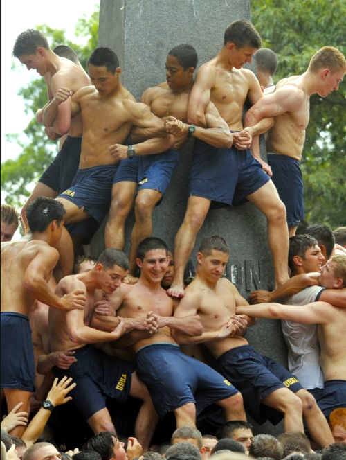 newloverofbeauty:  US Naval Academy,  Annual Monument Climbing