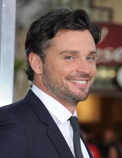 tomwellingweb:  Tom Welling attends the premiere of Summit Entertainment’s