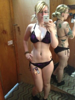 changingroomselfshots:  Hot blonde chick with tattoos trying