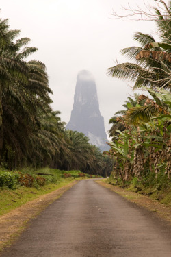 Giant in the mist (the 1000-foot Pico Cão Grande, a volcanic