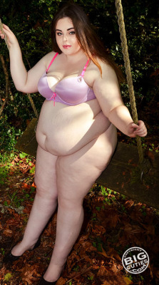 rock-a-belly:  Goddess Aurora !!!!  Big belly cutie Aurora Aurora