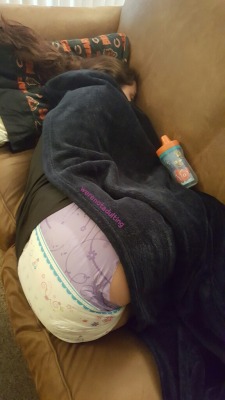 werenotadulting:  Chocolate milk makes her sleepy