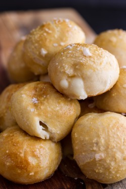 do-not-touch-my-food:  Soft Pretzel Cheese Bites 