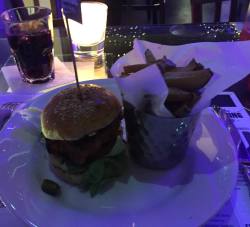 Happy💕 #foodporn #burger #fries #foodgasm by seliniangelini