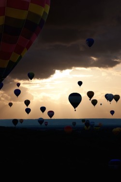 ivvvoo:Sunset at LORRAINE MONDIAL AIR BALLONS, Chambley, France