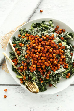 foodiebliss:  Garlicky Kale Salad With Crispy ChickpeasSource: