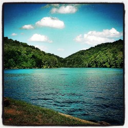 nothingsacred:  #iwannagohome #lake #kentuckymountains #nature