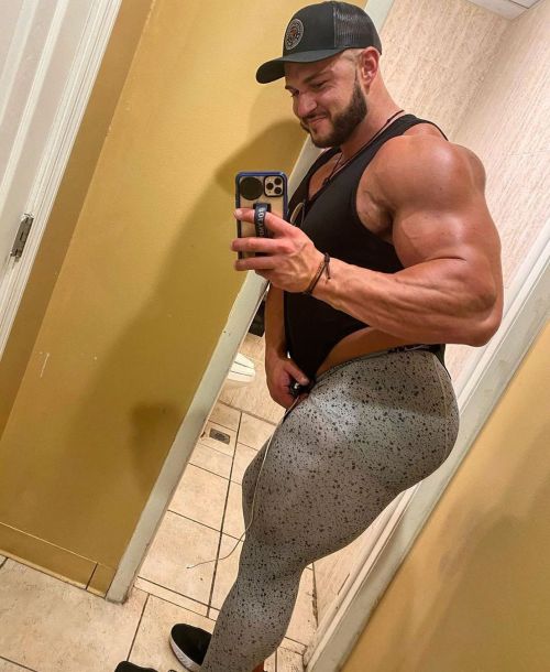 needsize:  Ass quality check. I know you all do it :)Ryan Crowley
