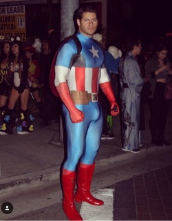 carlostbeast:gaborabeeba:  That is a perfect costume on him!!!