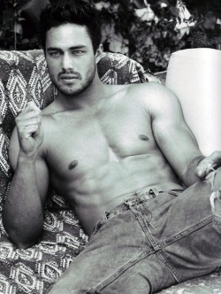 jackthosehotmen:  Actor Taylor Kinney 