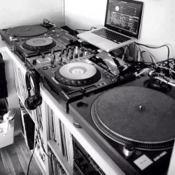 #dj #music #cdj #pioneer #1200 #macbook #vinyl #digital #nice