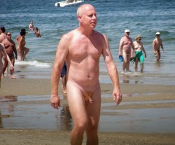 Les hommes naturistes