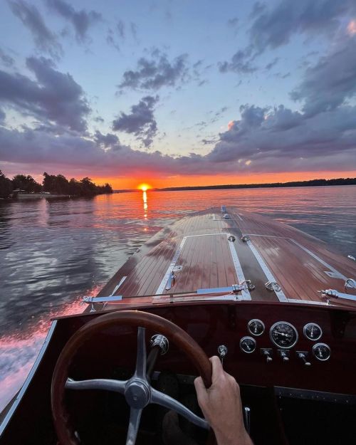 utwo:  The Lake© Beachman