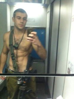 exclusivekiks:  Army guy 💋💋💋💋🔥🔥🔥🔥  Follow