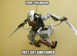 slenderman-is-watching-you:  thevaliantbob:  Bionicle x Attack