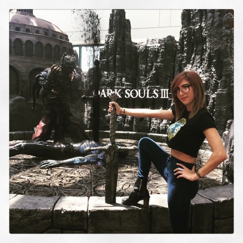 We couldn’t decide if this guy killed him and feels victorious or if it’s his friend and he’s really upset that this guy died… #E3 #darksoulsIII (at Los Angeles Convention Center)