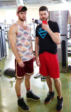 puff-to-tuff:Another workout picture from earlier with romancingthelookyloos