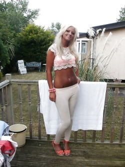 Stunning chav from Southend in tight as fuck leggings and short