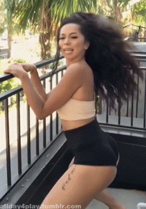 hood-fuck-tapes:  allday4play:  Brittany Renner    @hood-fuck-tapes