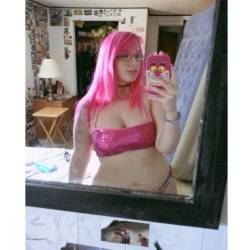 sniickersnee:  #weightloss #curveygirl #hourglass #pinkhair #altgirl