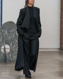 fashionwonderer:@therow Fall 2018 RTW 🖤 #fashionwonderer