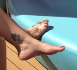myfeet4you:  By the pool on the ship;)  So sexy