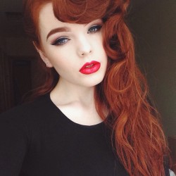 miss-deadly-red:  Keep it simple keep it smokey ;) #redhead #retro