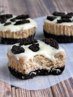 nom-food:Mini oreo cheesecakes  want