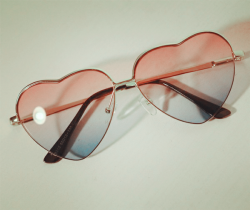 tbdressfashion:  SUNGLASSES  Want!!