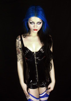 shellydinferno:  Emy Von Hell Photography by Shelly d’Inferno