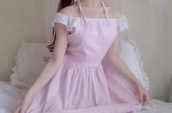 babyhearted:  I thrifted this cute apron dress!
