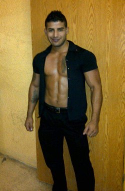 yucatecoxxx:  Usher striper de merida pero se q es originario