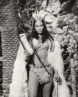 Martine Beswick dans Femmes préhistoriques de Michael Carreras,