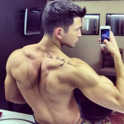 sexy-lads:  Robert Scott Wilson making photo of his tattoo 