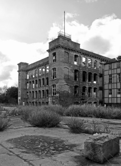 destroyed-and-abandoned:  Midland Mills, Bradford, Yorkshire,