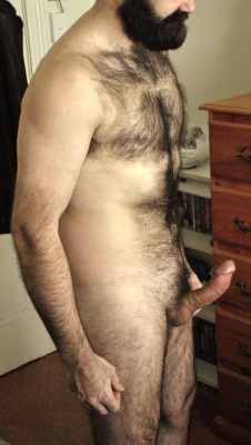 I want a man like this - hairy, sexy and all male - WOOF